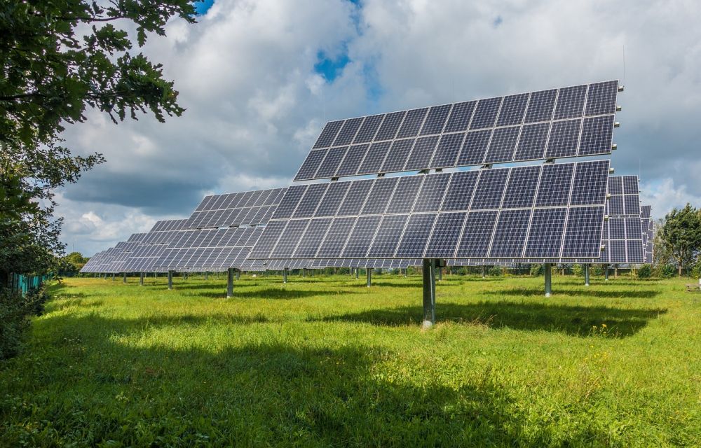 hvad koster et solcelleanlæg – en dybdegående analyse af priser og økonomi